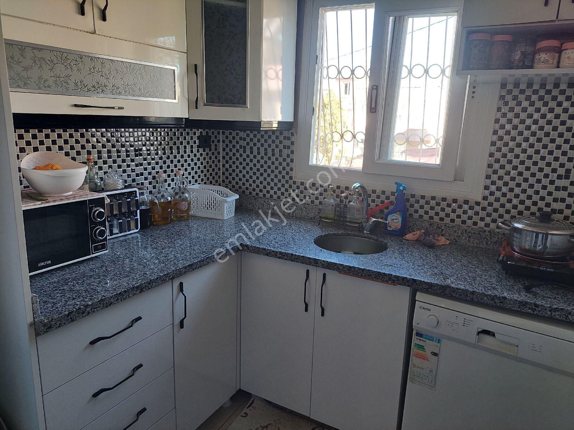 Acil Satılık 2 Katlı Müstakil Bahçeli Ev - Görsel 16