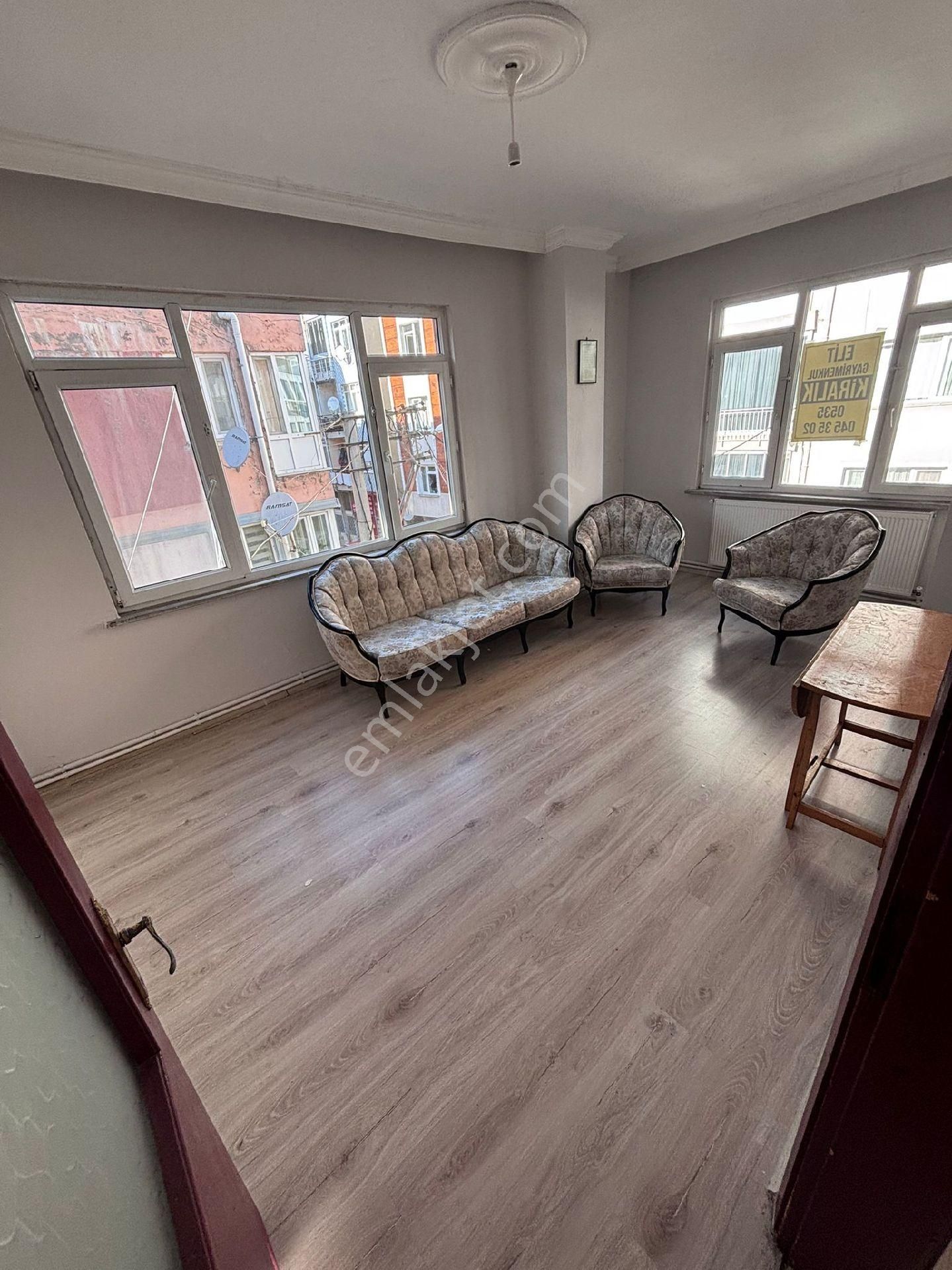 Kiralık Çarşı Merkezi Yerde 3+1 Daire - Görsel 3