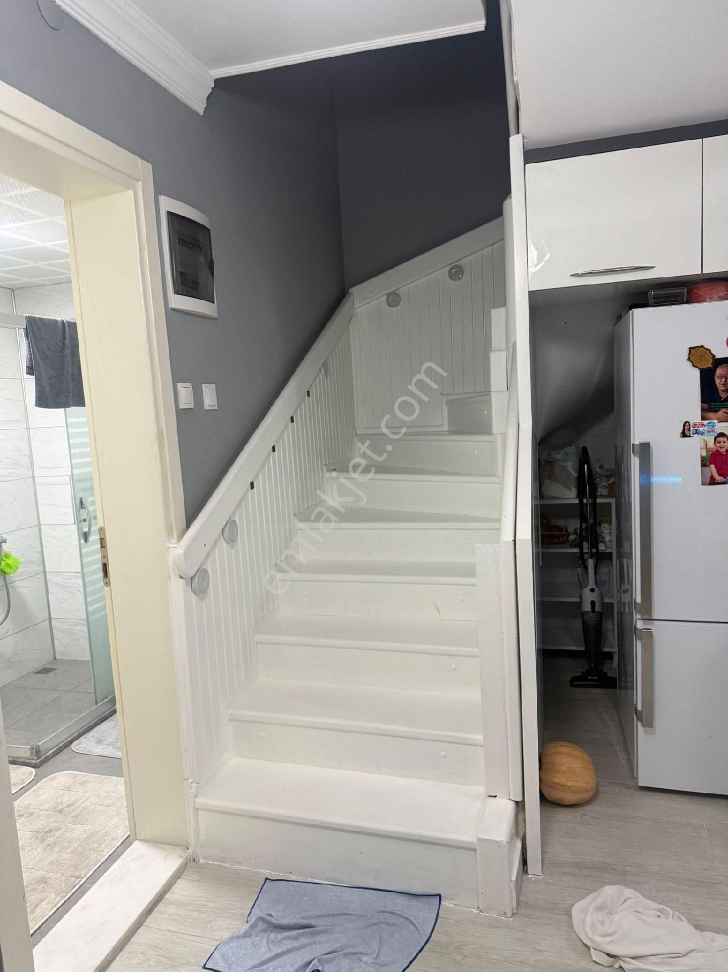 Denize Yakın 3+1 Doğal Gazlı Bakımlı Villa - Görsel 25