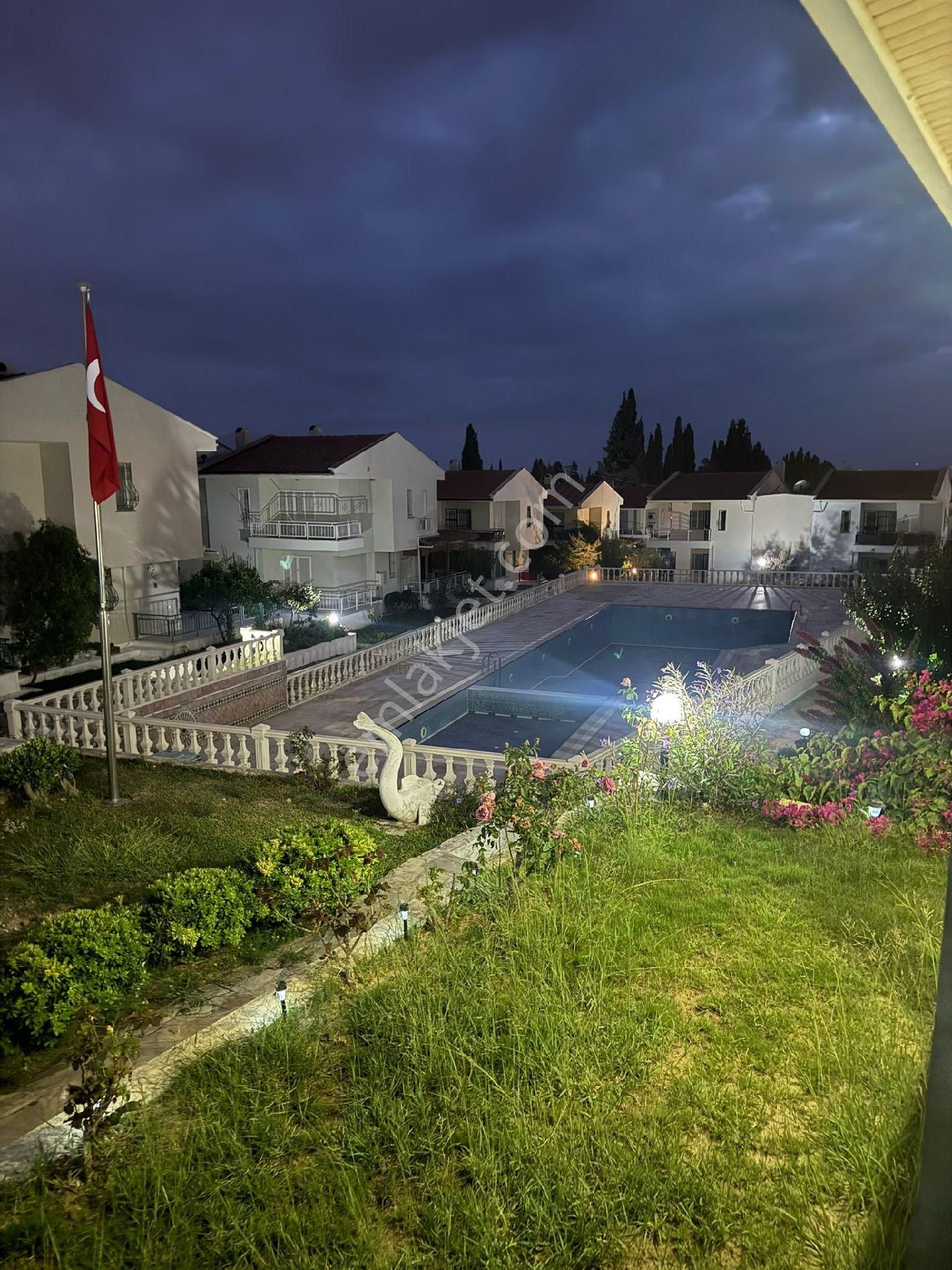 Denize Yakın 3+1 Doğal Gazlı Bakımlı Villa - Görsel 28