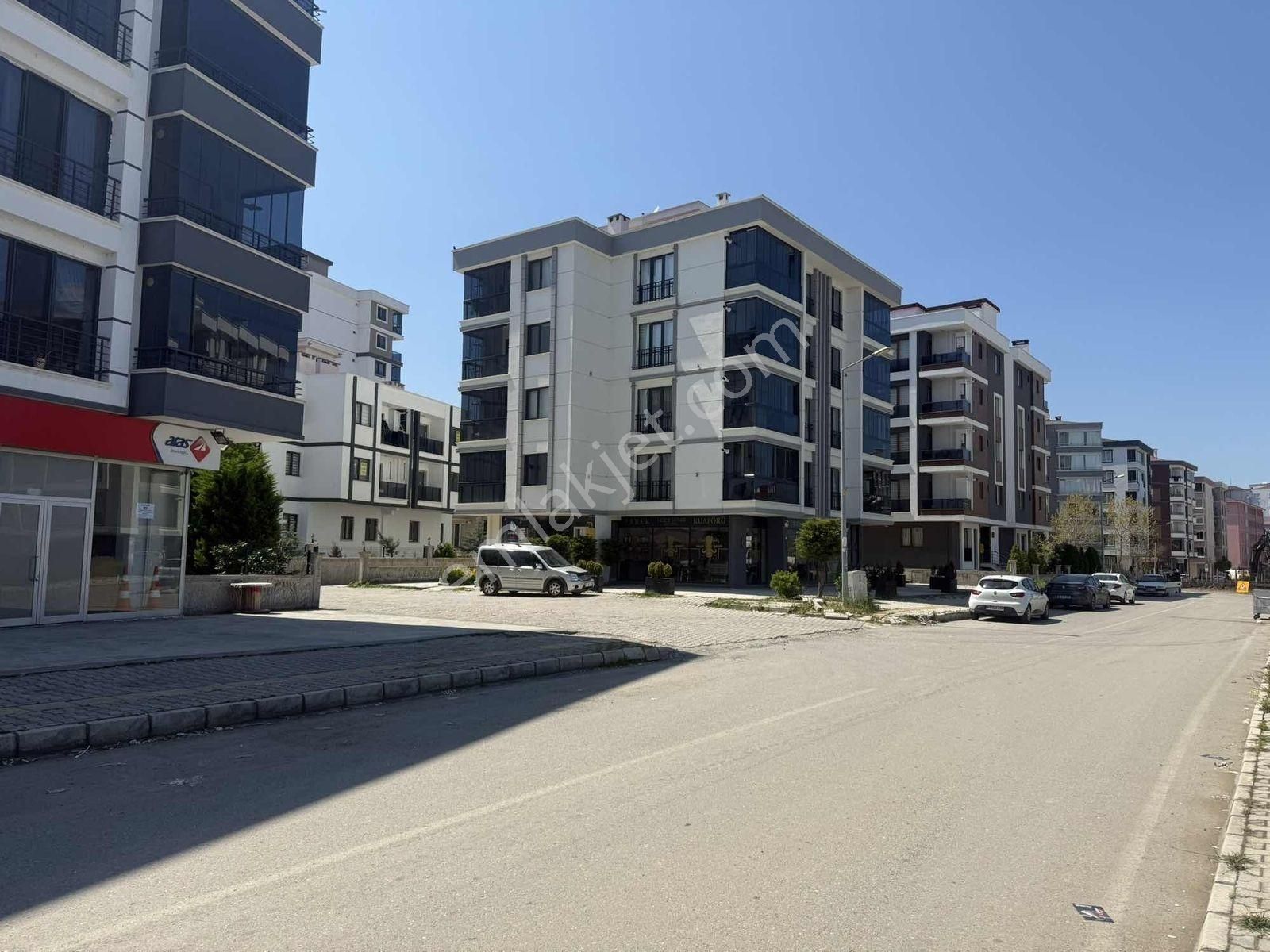Damla Emlak'tan Çobanlı Tramvay Altı İşlek Yerde 100m2 4m Tavan - Görsel 10