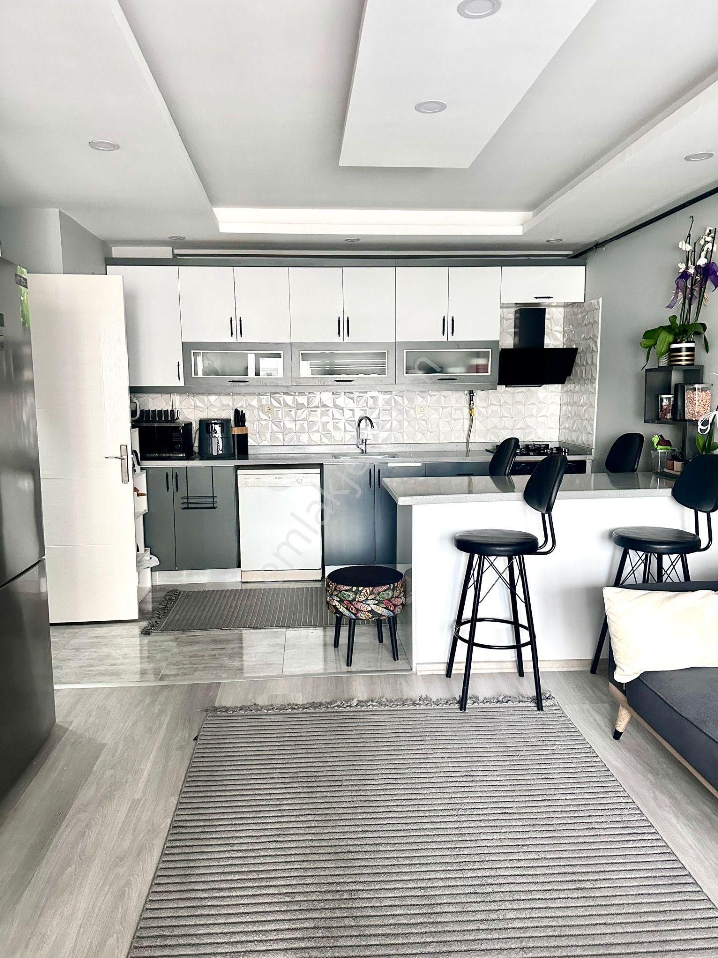 Mithatpaşa Mahallesinde 2+1 Lüks Satılık Daire