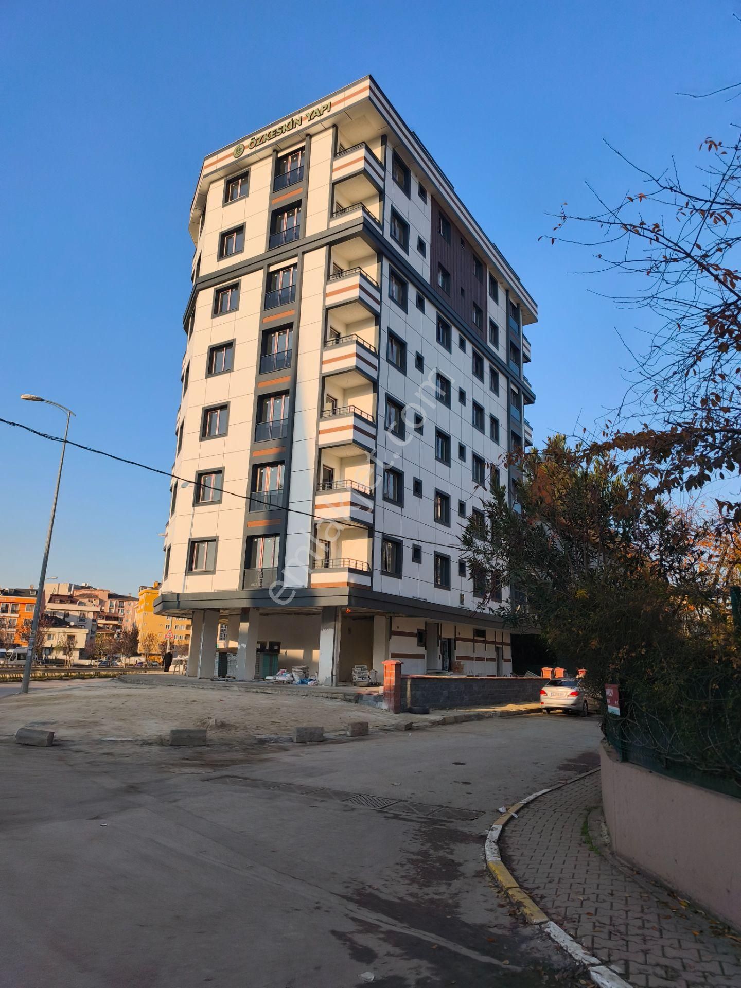 Sultanbeyli Adil Mah Cade Üstü Satılık 95 M.2+1 Lüks Daireler