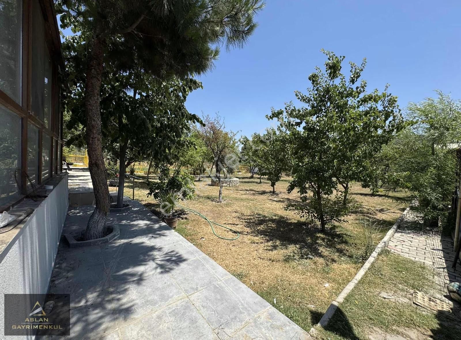 Foça Ilıpınar'da 1500m2 Bahçe İçerisinde Satılık Müstakil Ev - Görsel 11