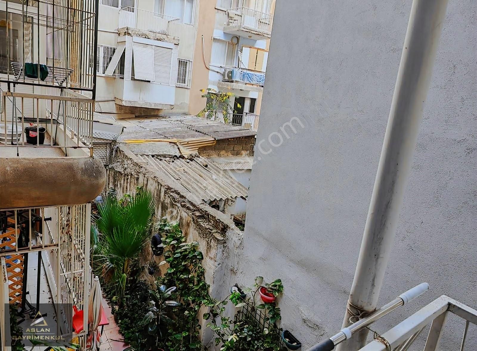 Karşıyaka Tersanede 2+1 Kapalı Mutfak Arakat - Görsel 20