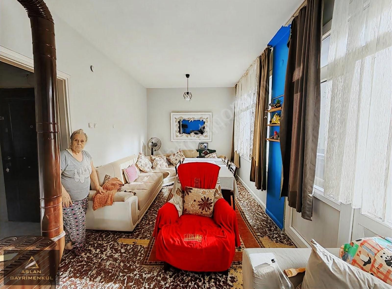 Karşıyaka Tersanede 2+1 Kapalı Mutfak Arakat - Görsel 19