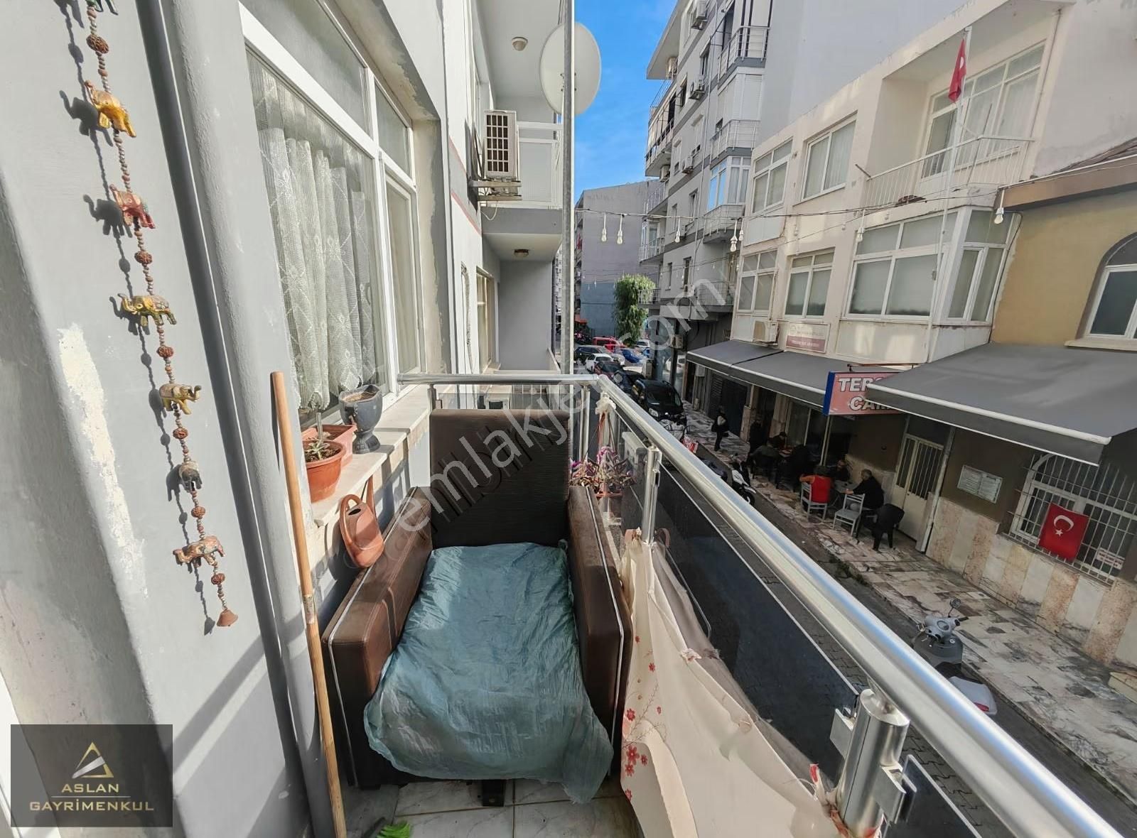 Karşıyaka Tersanede 2+1 Kapalı Mutfak Arakat - Görsel 15