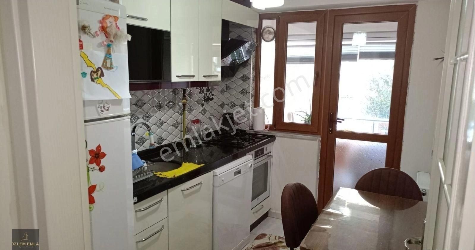 Bandırma Özlem Gayrimenkulden Sunulolah Mahallesinde 2+1 Satılık 6 Yaşında Daire