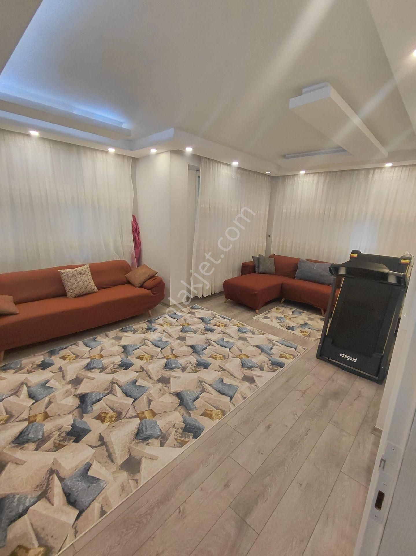 Aydın Evler Mahallesinde Satılık 3+1 Garaj Üstü Daire