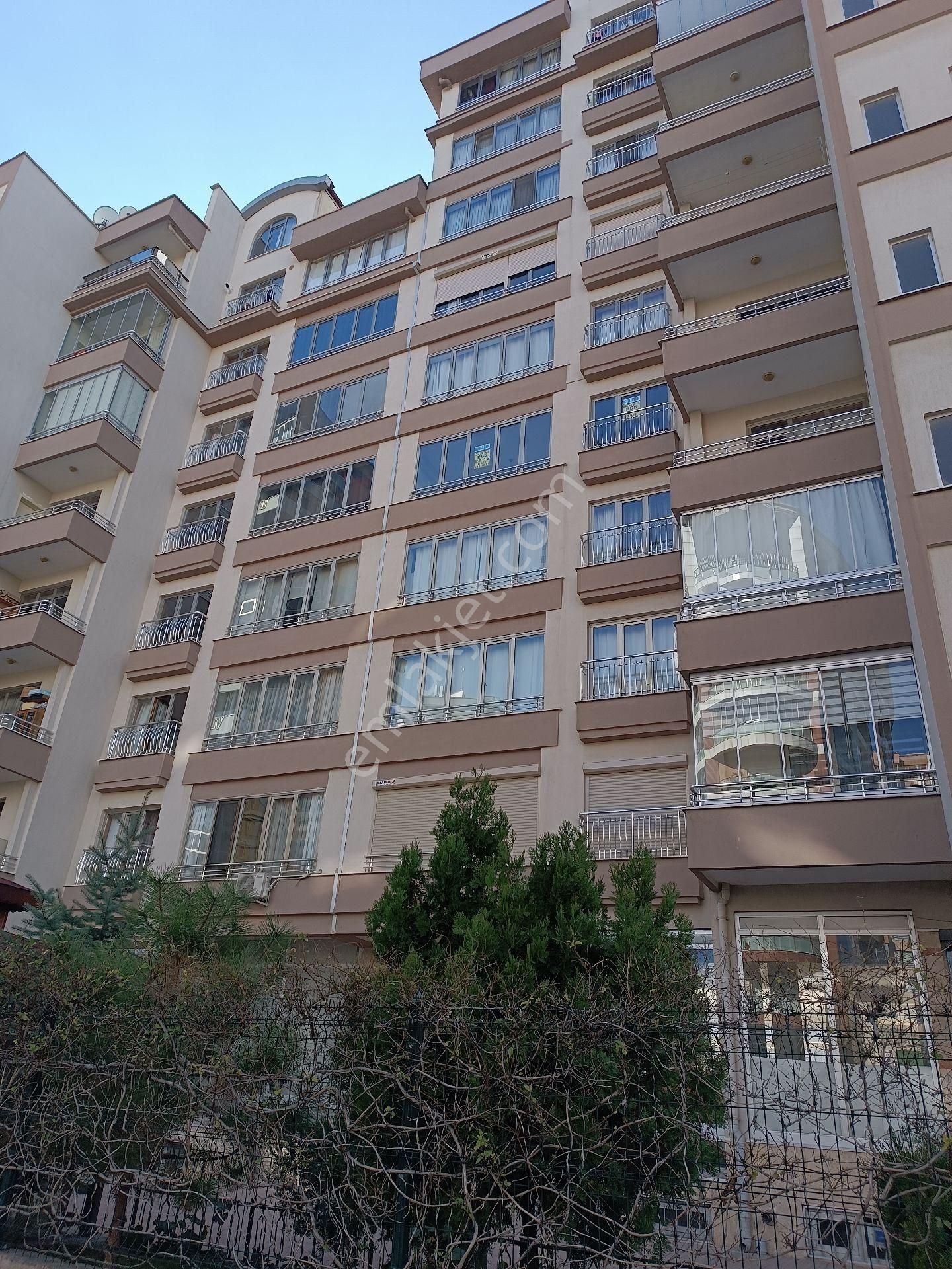 Şehrin En Gözde Konumunda, Şefikcan Caddesine Cephe, 4+1 Arakat Bakımlı, Kiralık Daire - Görsel 2