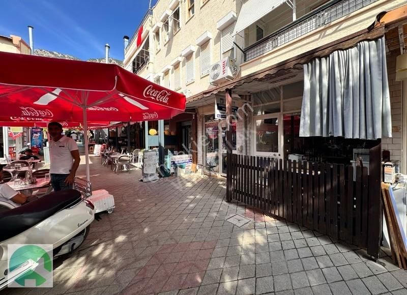 Kaş Merkezde Yanyana 2 Dükkan Toplam 60 M²