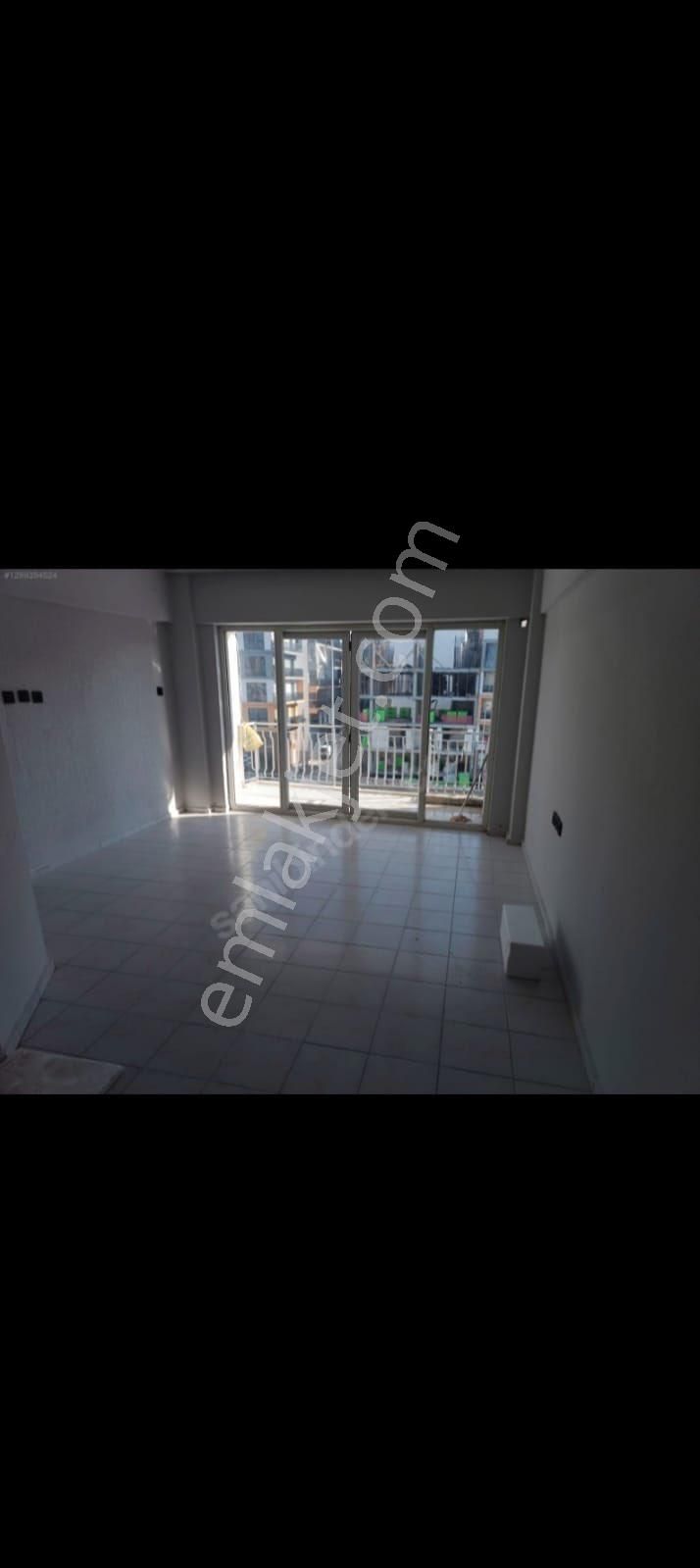 Kuşadası Merkezde 2+1 İçi Komple Yenilenmiş Masrafsız Satılık Daire - Görsel 11