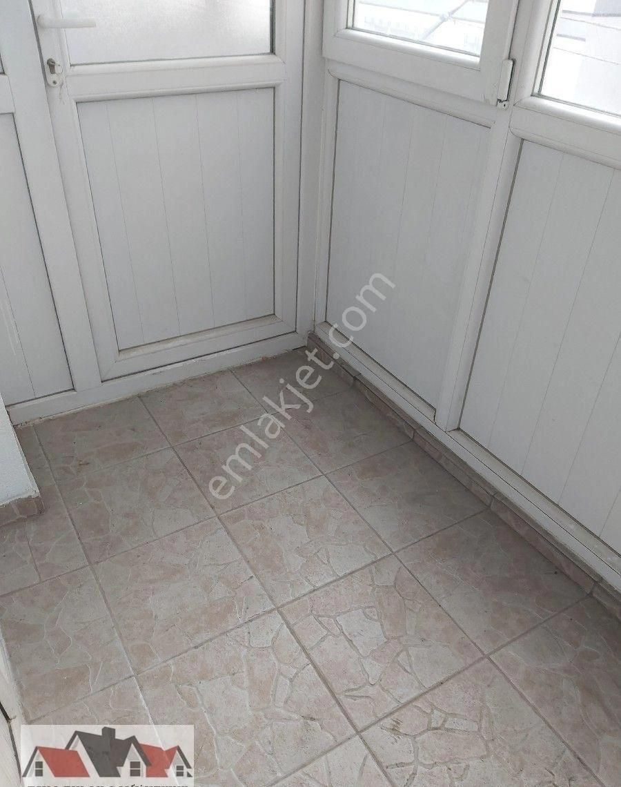 Esmadan Metro 40 Saniye 3+1 Kombili Dışcepheli 2kat Çarşı İçınde Kamu Servısi Geçtigi Yerde Satlık - Görsel 17