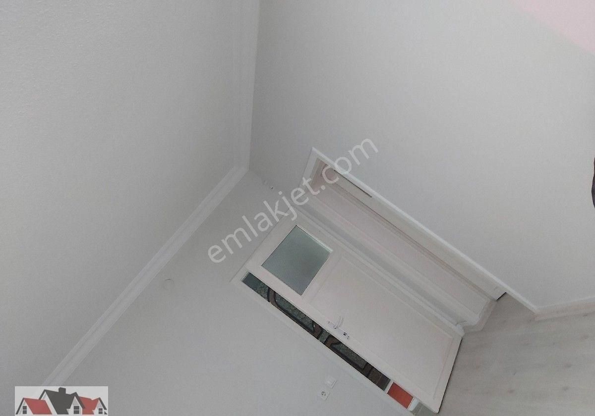 Esmadan Metro 40 Saniye 3+1 Kombili Dışcepheli 2kat Çarşı İçınde Kamu Servısi Geçtigi Yerde Satlık - Görsel 27