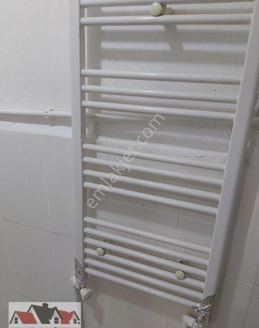 Esma.dan 3+1ful+ful Yapılı Metro 5 Dakka Mesafede Carşı Nın İçinde Olup Çok Bakımlı Hiç Masrafsızdır - Görsel 8