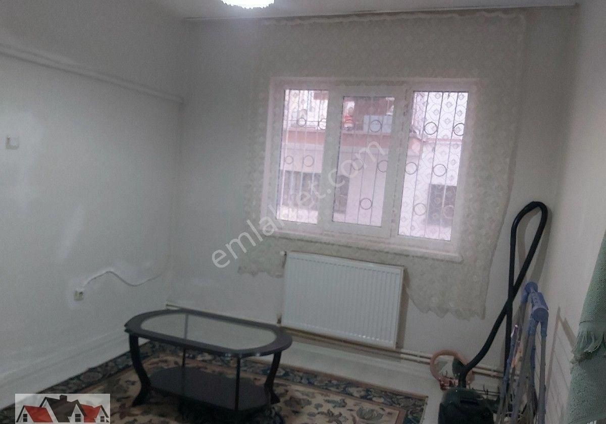 Esma.dan 3+1ful+ful Yapılı Metro 5 Dakka Mesafede Carşı Nın İçinde Olup Çok Bakımlı Hiç Masrafsızdır - Görsel 17