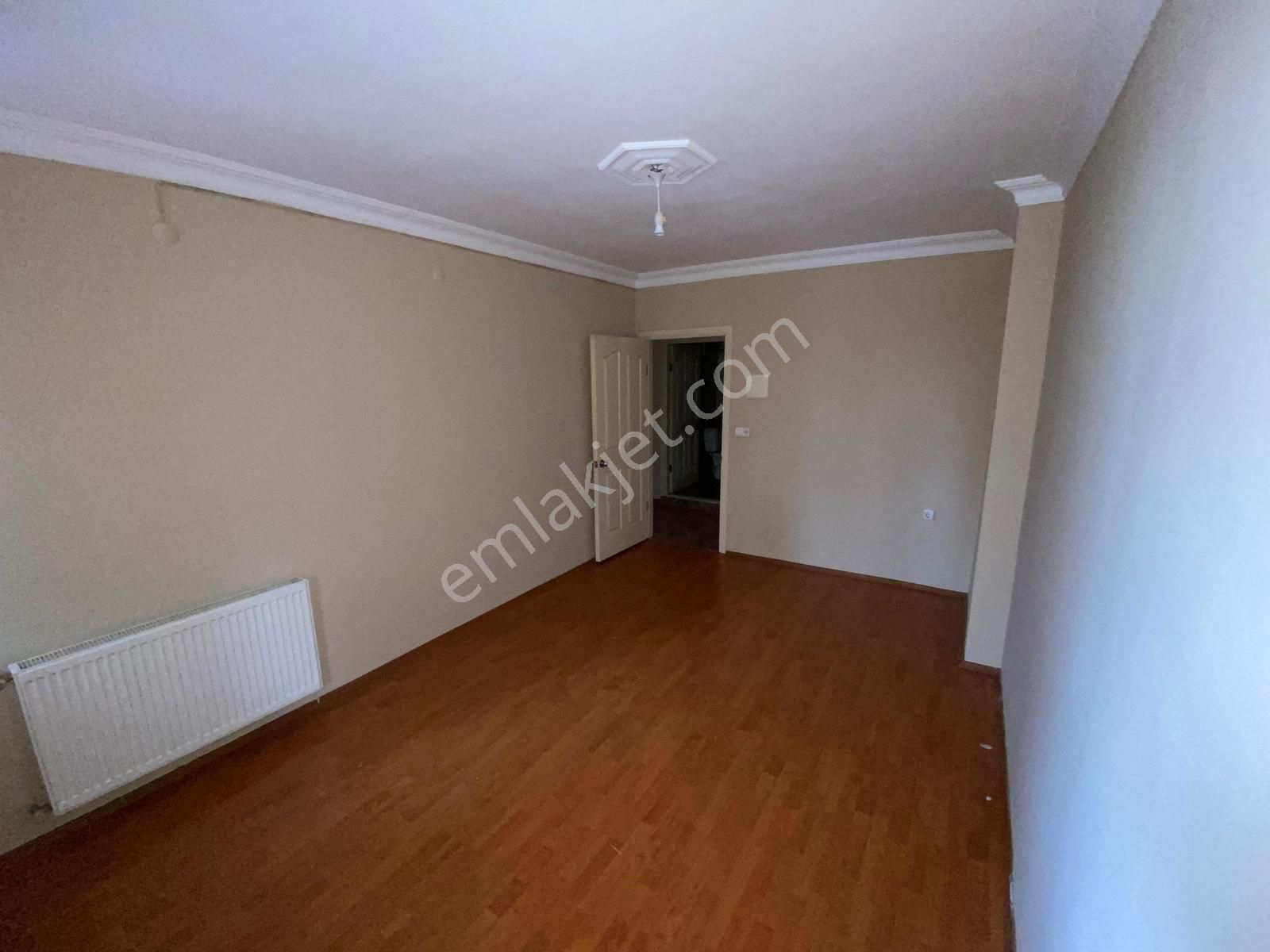 Zenith Real Estate Den Çarşıda Kiralık Geniş 2+1 Daire - Görsel 11