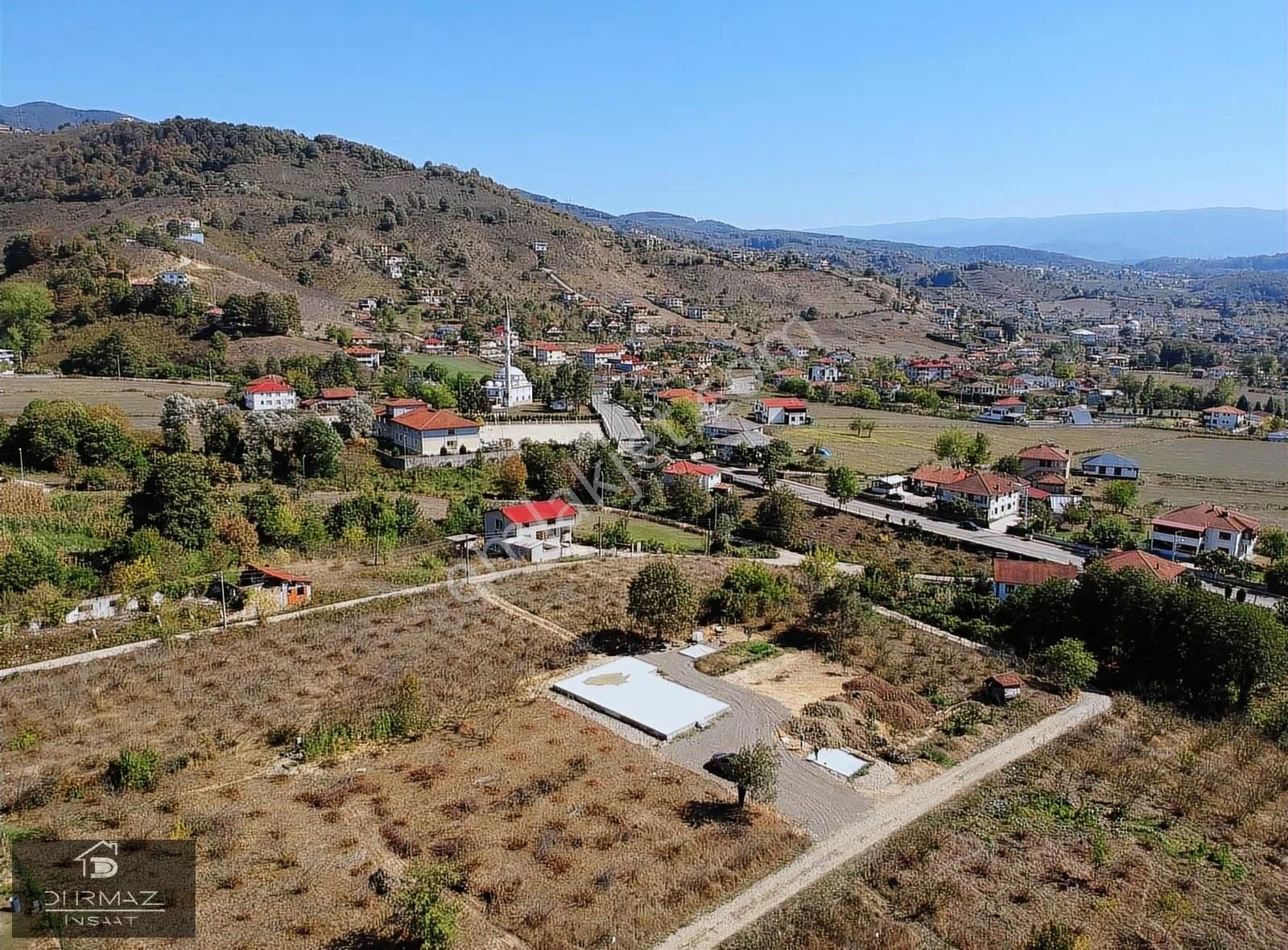 Manzaralı Ve Abonelikleri Hazır 1.457 M² Fırsat Arsa - Görsel 3