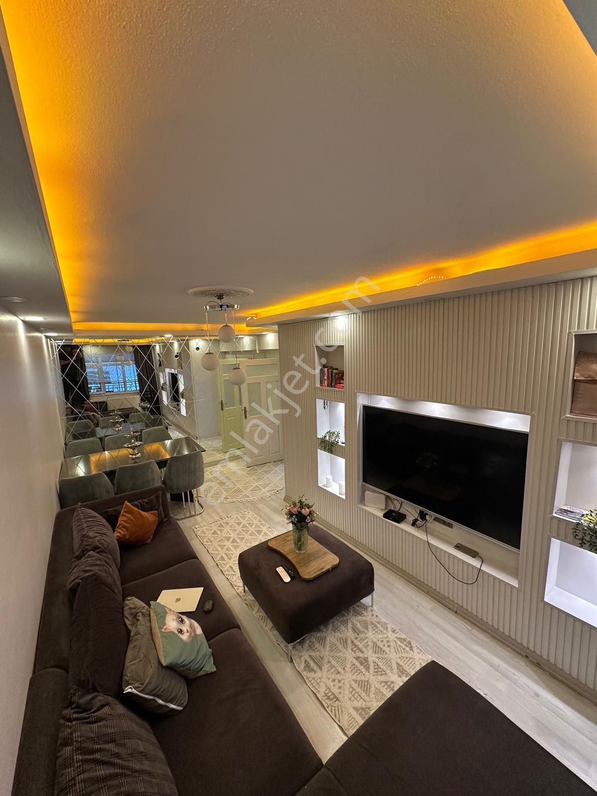 Mç Emlak'tan Mareşal Çakmak Mah'sınde Asansörlü 2+1 Satılık Daire