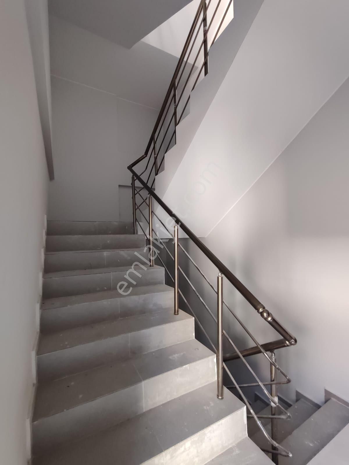 Mavi Bulvar, Yaysat Civarında Sıfır Binada Kombili 2+1 Kiralık Daire - Görsel 2