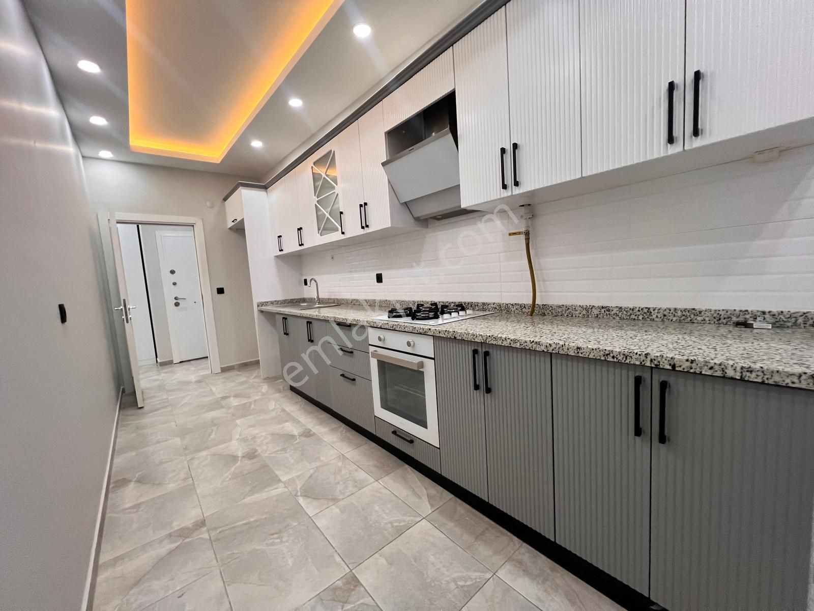 Altıntepede 3 Yıllık Özel Dekorlu 2+1 Arakat Daire - Görsel 11