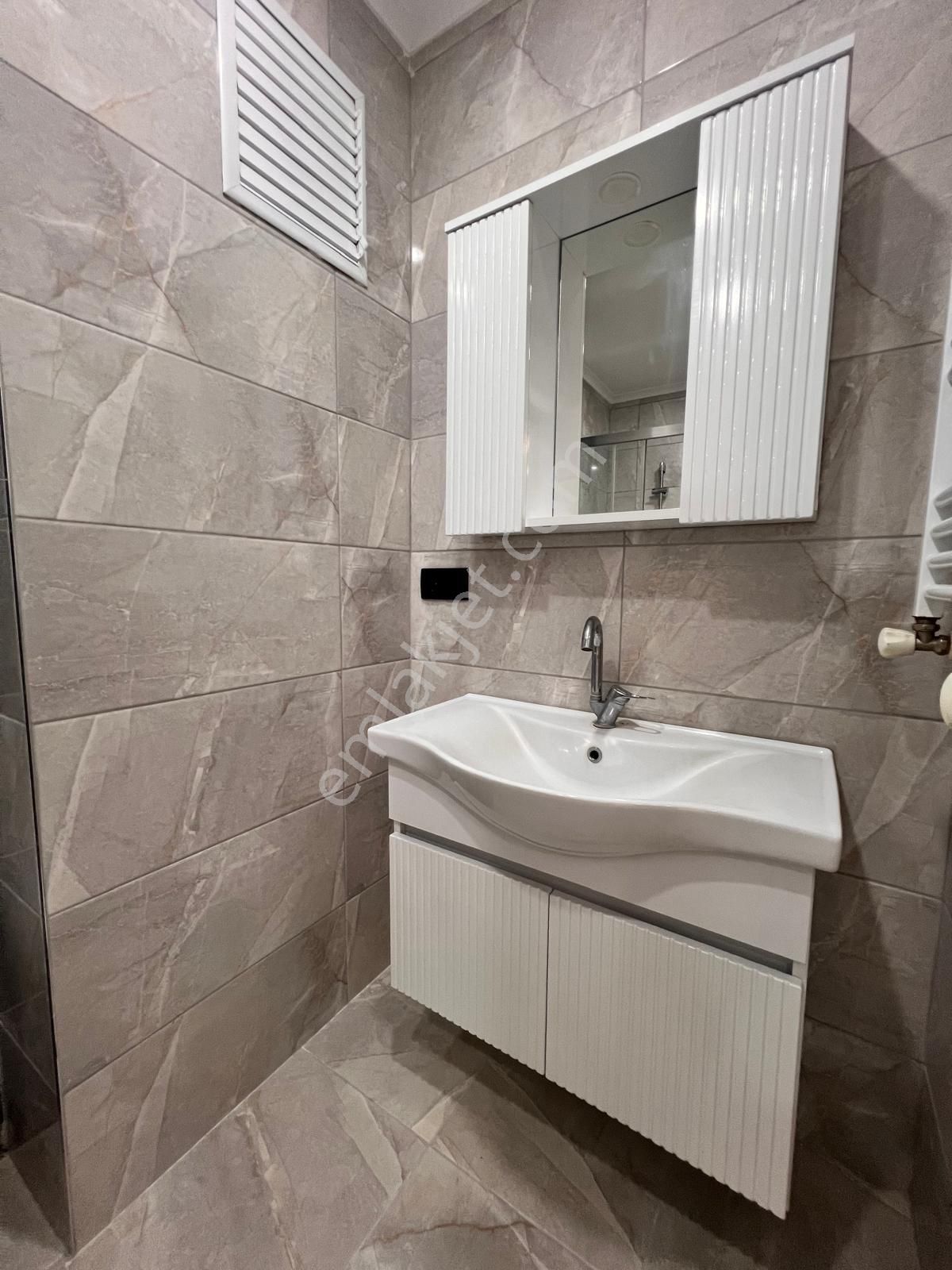 Altıntepede 3 Yıllık Özel Dekorlu 2+1 Arakat Daire - Görsel 12