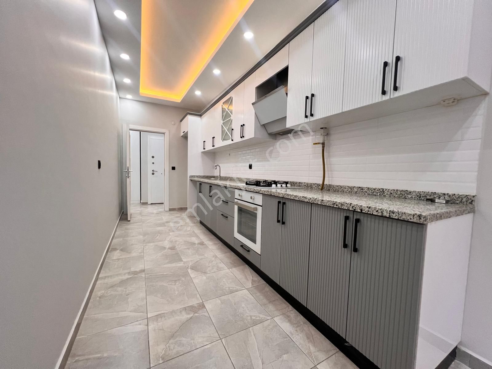 Altıntepede 3 Yıllık Özel Dekorlu 2+1 Arakat Daire - Görsel 2