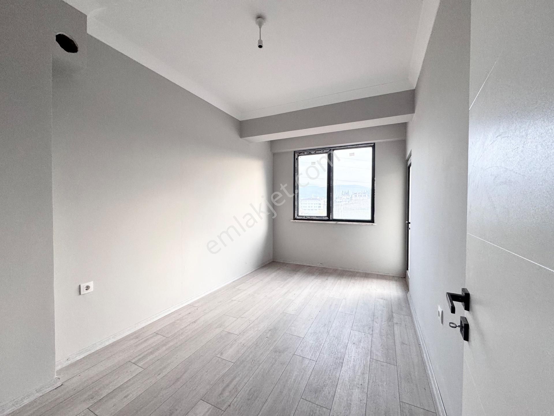 Çiftlikköy Sultaniye'de Ebeveyn Banyolu 3+1 Satılık Daire - Görsel 3
