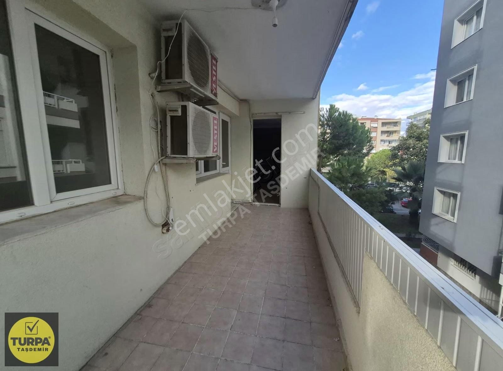 Buca Hasanağa Bahçesine Yakın Kiralık 3+1 Site İçi Asansörlü
