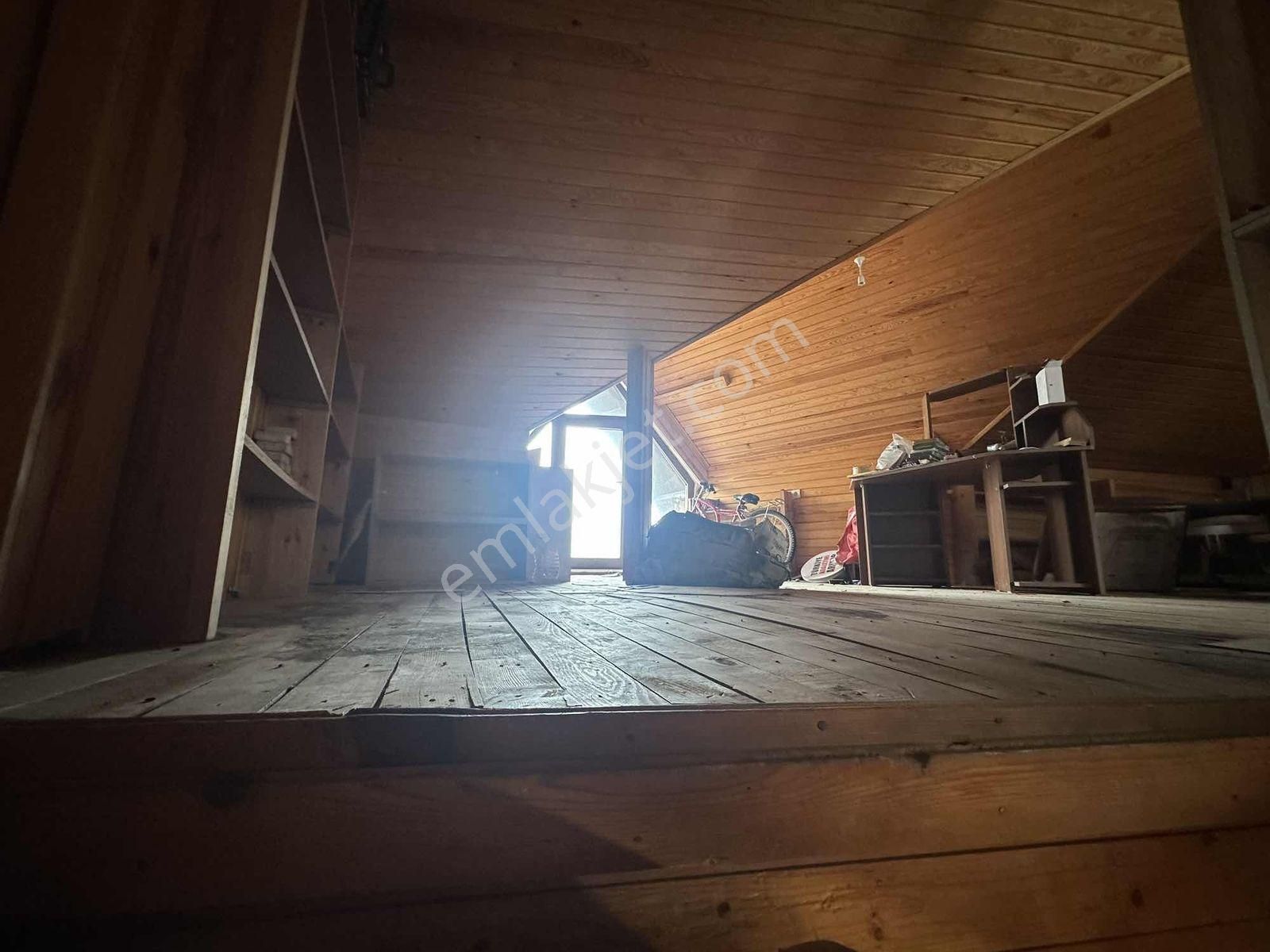 Merkezde Şehir Manzaralı Nostaljik Müstakil Ev - Görsel 15