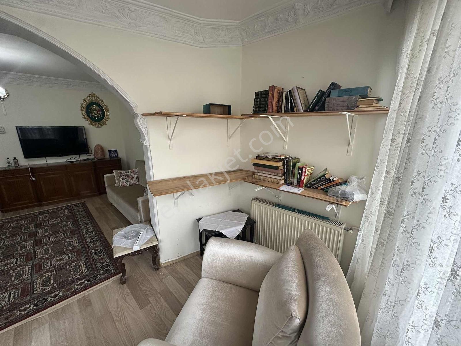 Merkezde Şehir Manzaralı Nostaljik Müstakil Ev - Görsel 7