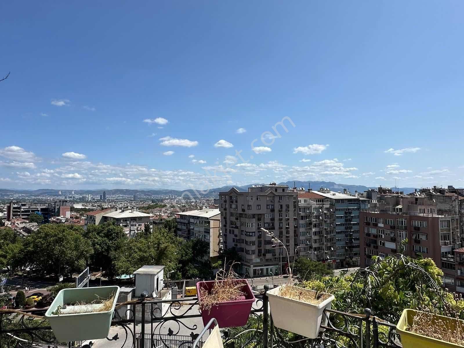 Merkezde Şehir Manzaralı Nostaljik Müstakil Ev - Görsel 28