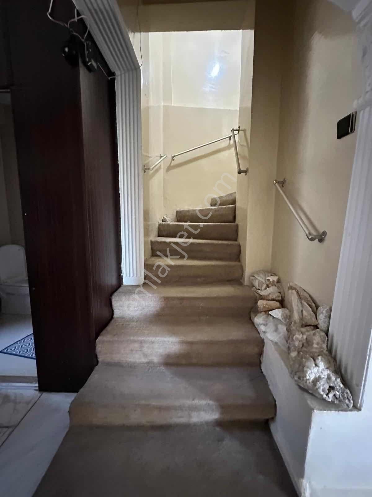 Merkezde Şehir Manzaralı Nostaljik Müstakil Ev - Görsel 24