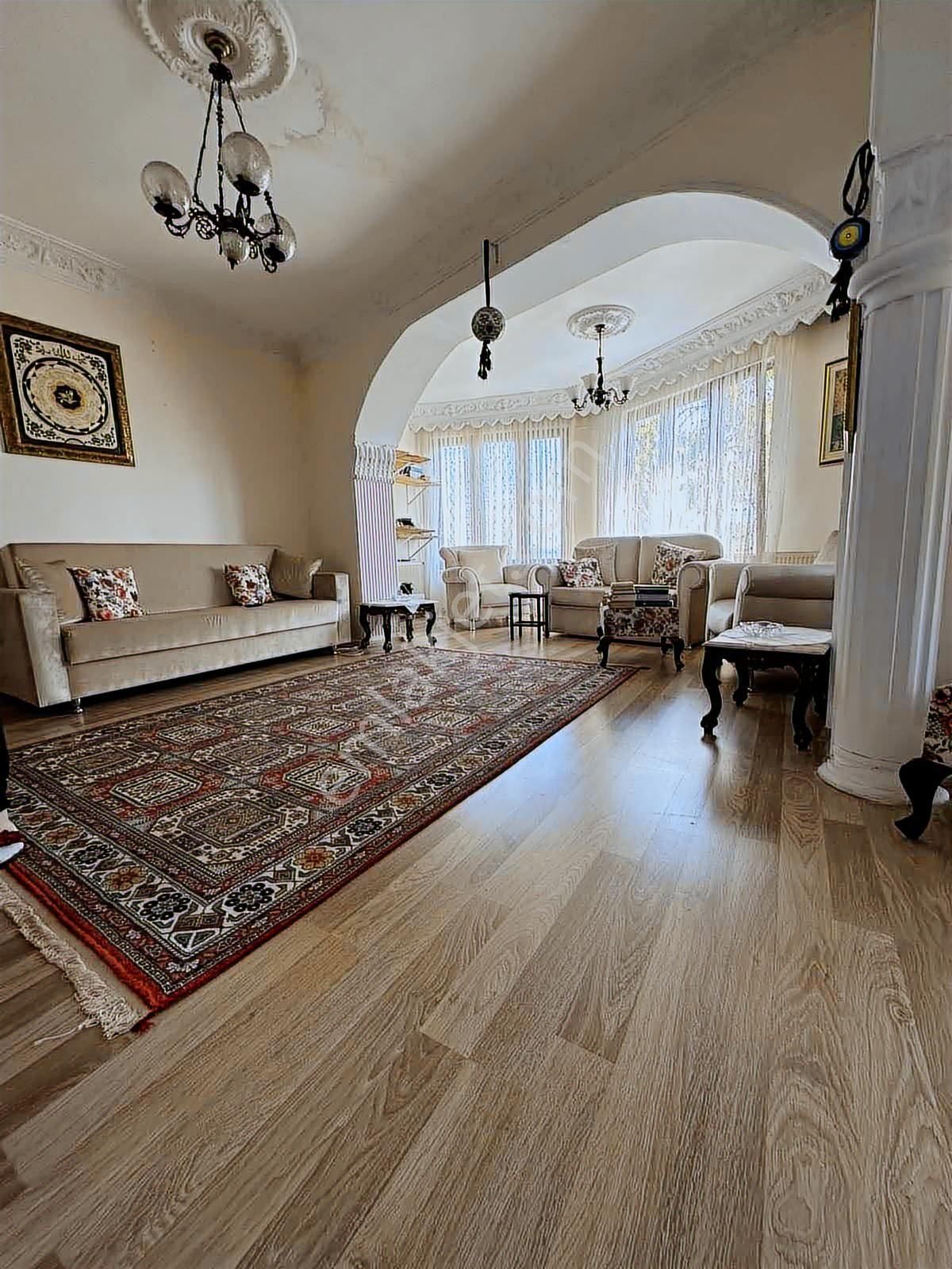 Merkezde Şehir Manzaralı Nostaljik Müstakil Ev - Görsel 33