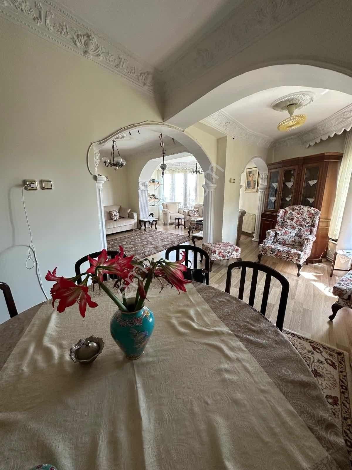 Merkezde Şehir Manzaralı Nostaljik Müstakil Ev - Görsel 4