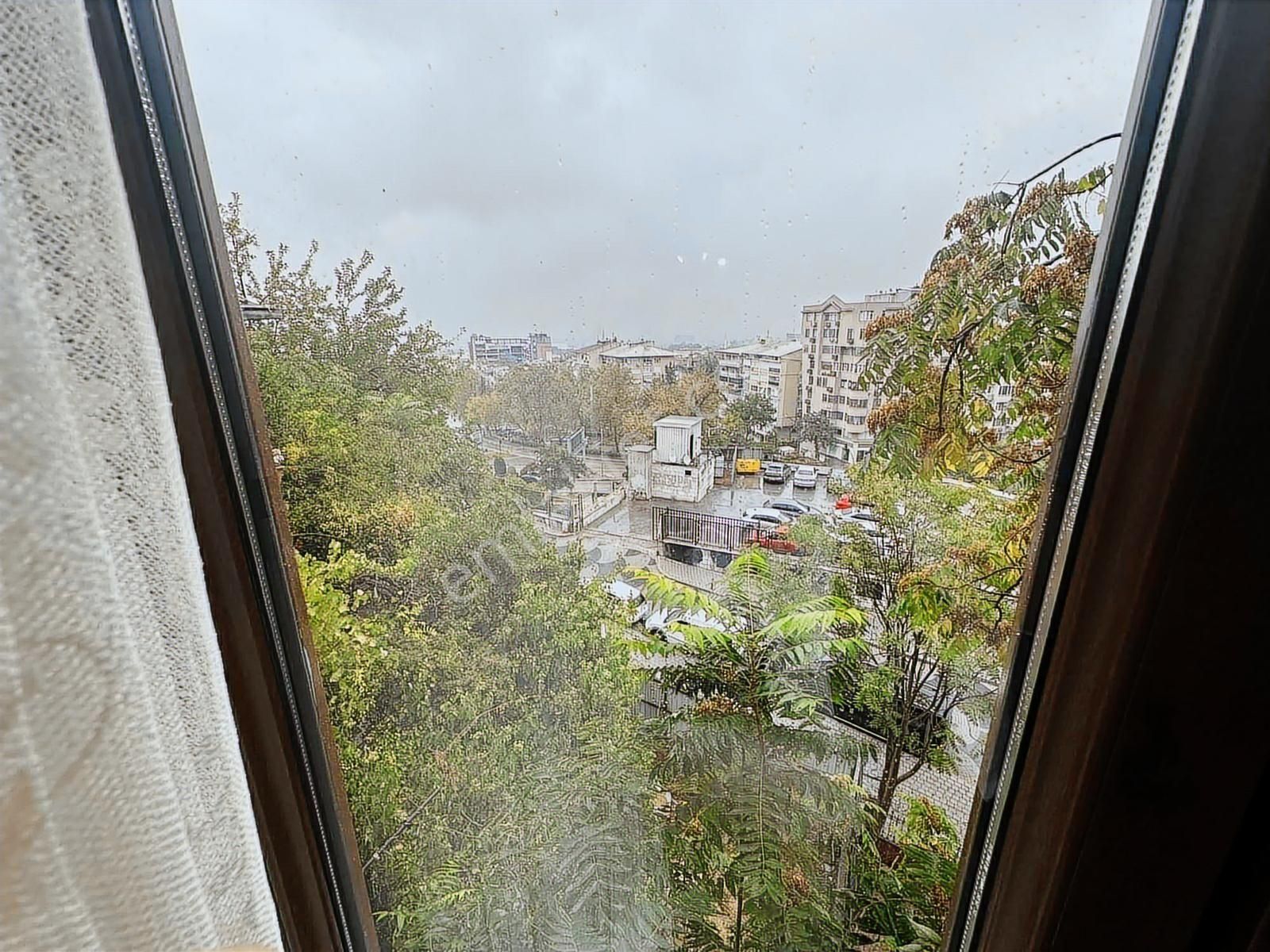 Merkezde Şehir Manzaralı Nostaljik Müstakil Ev - Görsel 31