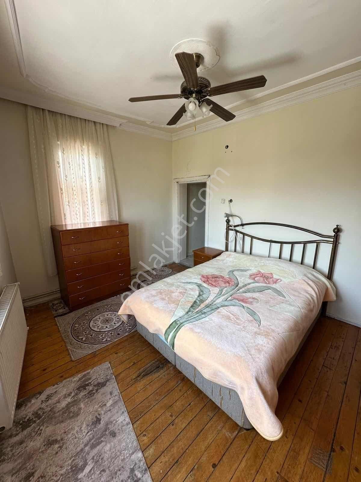 Merkezde Şehir Manzaralı Nostaljik Müstakil Ev - Görsel 8