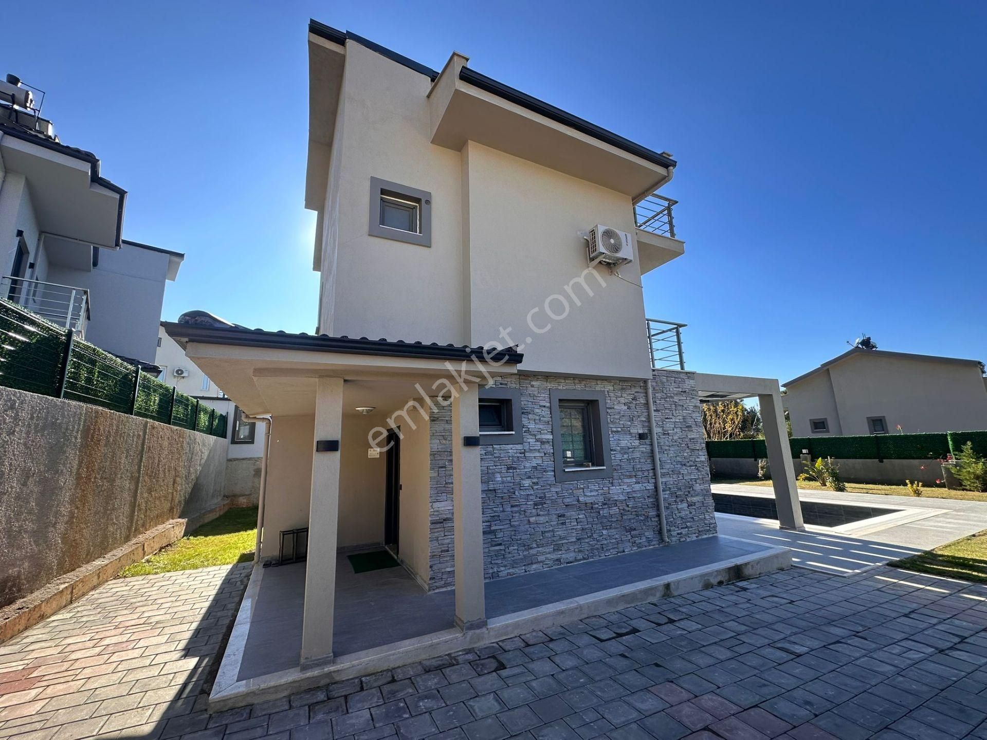 Stop’tan Ovacık 500m² Arsa İçerisinde 3+1 Tribleks Villa - Görsel 3