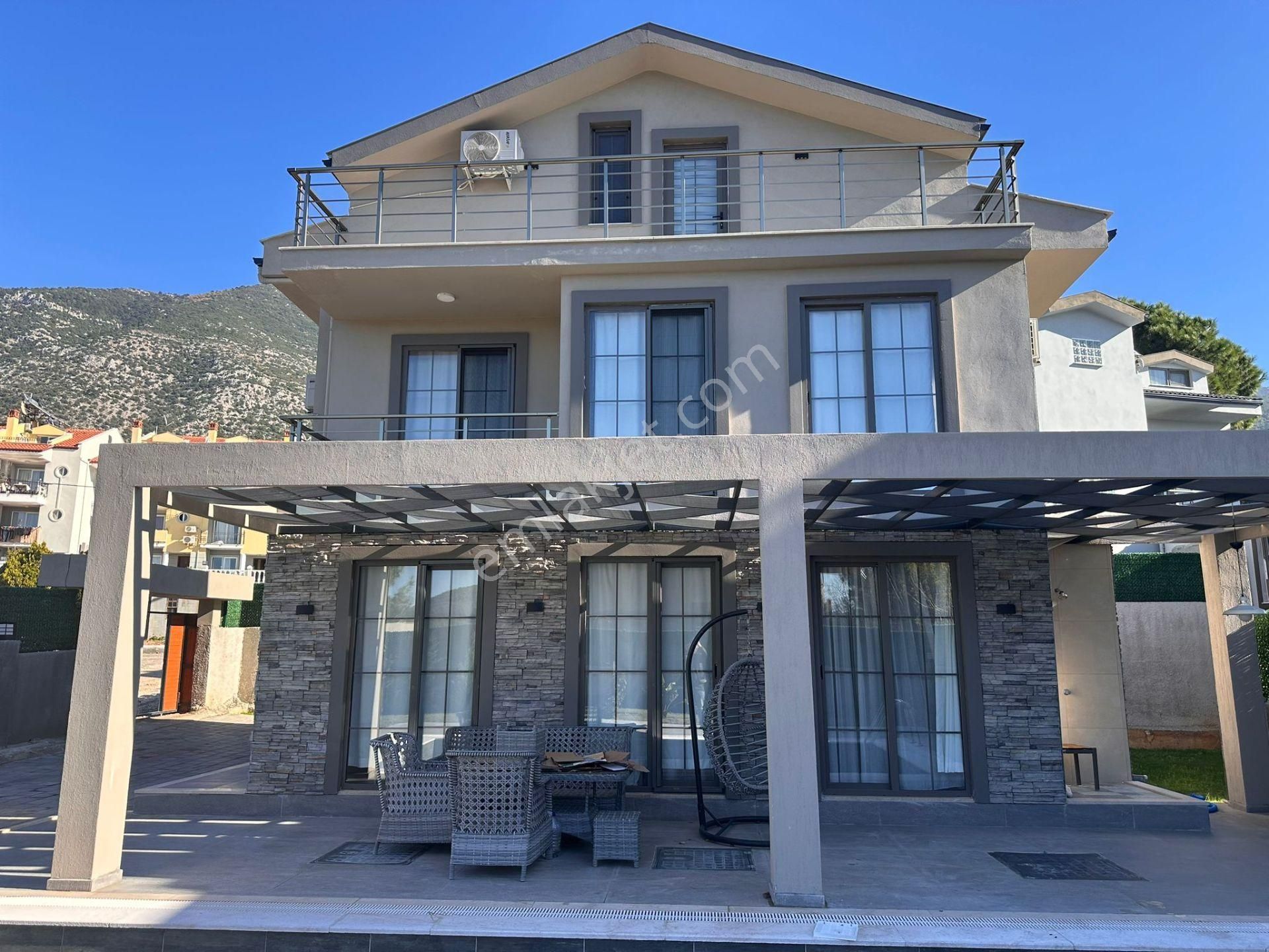 Stop’tan Ovacık 500m² Arsa İçerisinde 3+1 Tribleks Villa