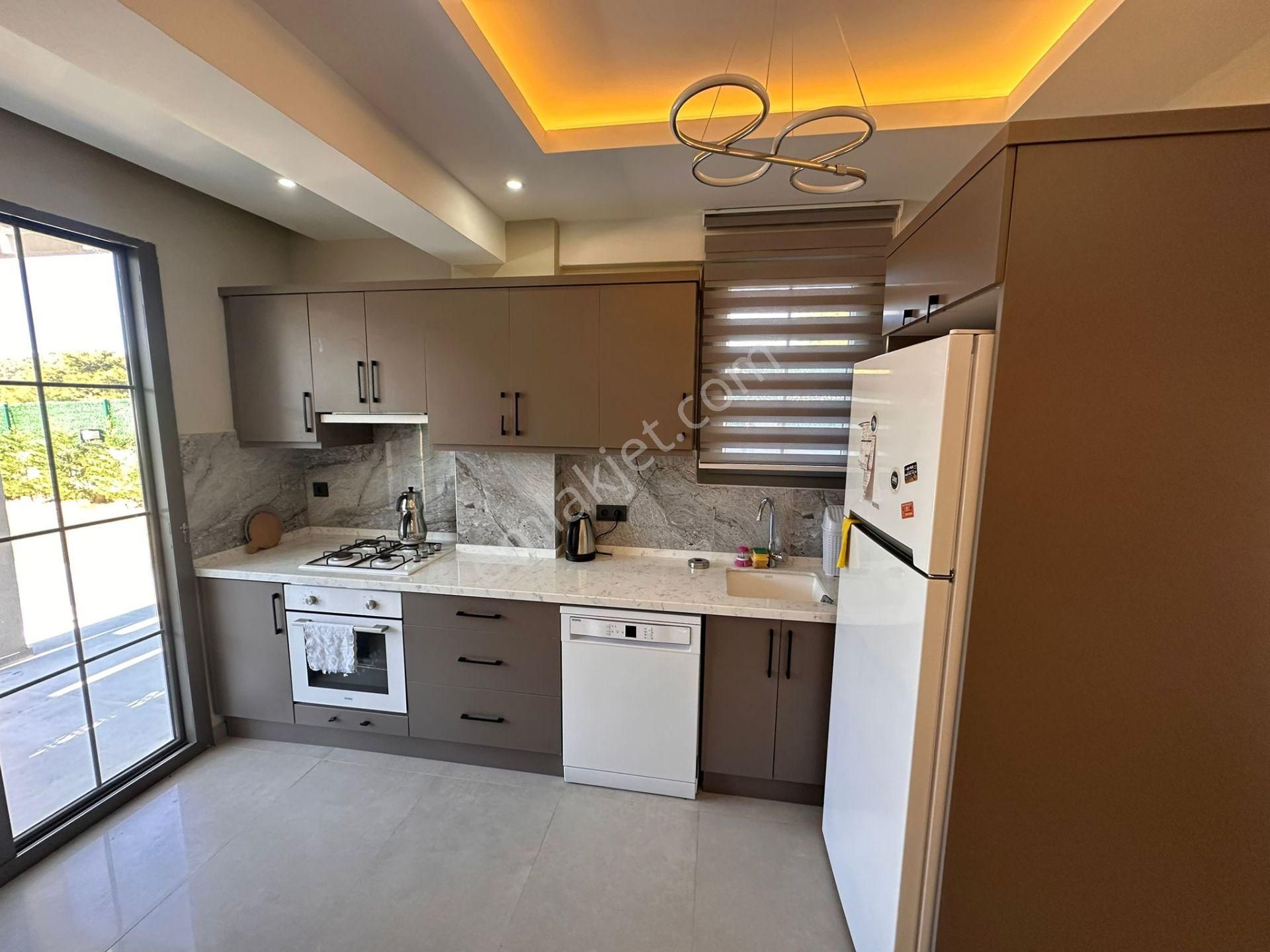 Stop’tan Ovacık 500m² Arsa İçerisinde 3+1 Tribleks Villa - Görsel 9