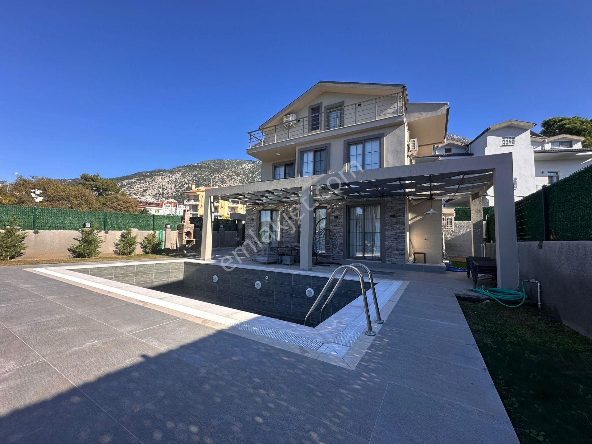 Stop’tan Ovacık 500m² Arsa İçerisinde 3+1 Tribleks Villa - Görsel 2