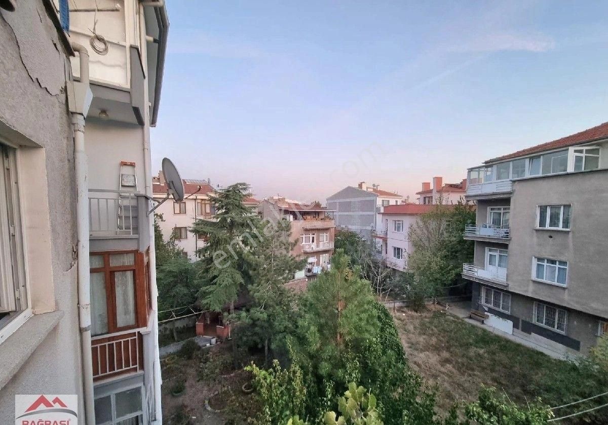 Yenimahalle / Cengiz Sokak'ta 2+1 Ara Kat Kombili Güney Cephe