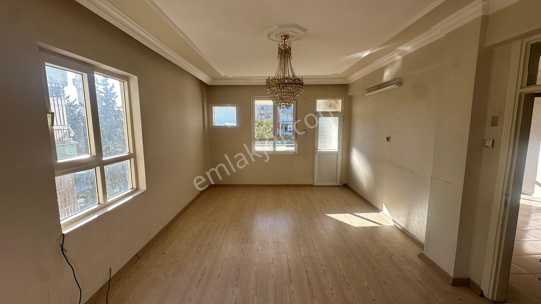 Deniz Gayrimenkul’den Yenişehir Bankalar Caddesi Arkasında Kiralık 3+1 Ara Kat Daire