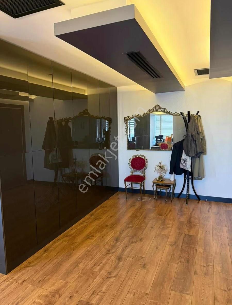 Yıldız Kule'de 20. Katta Full Donanımlı 2+1 Satılık Ofis - Görsel 2