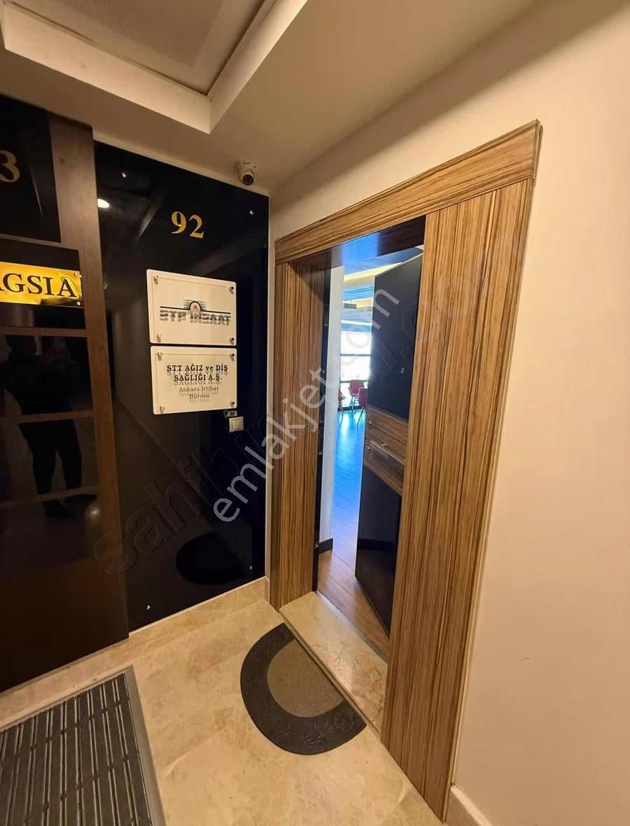Yıldız Kule'de 20. Katta Full Donanımlı 2+1 Satılık Ofis - Görsel 8