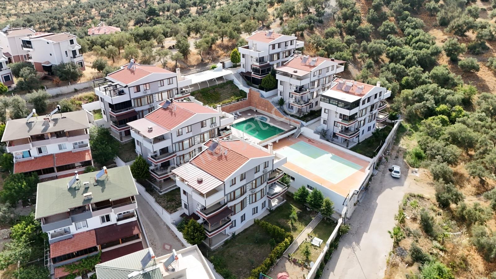 Küçükkuyu Satılık Havuzlu Sitede Bahçeli Masrafsız Daire