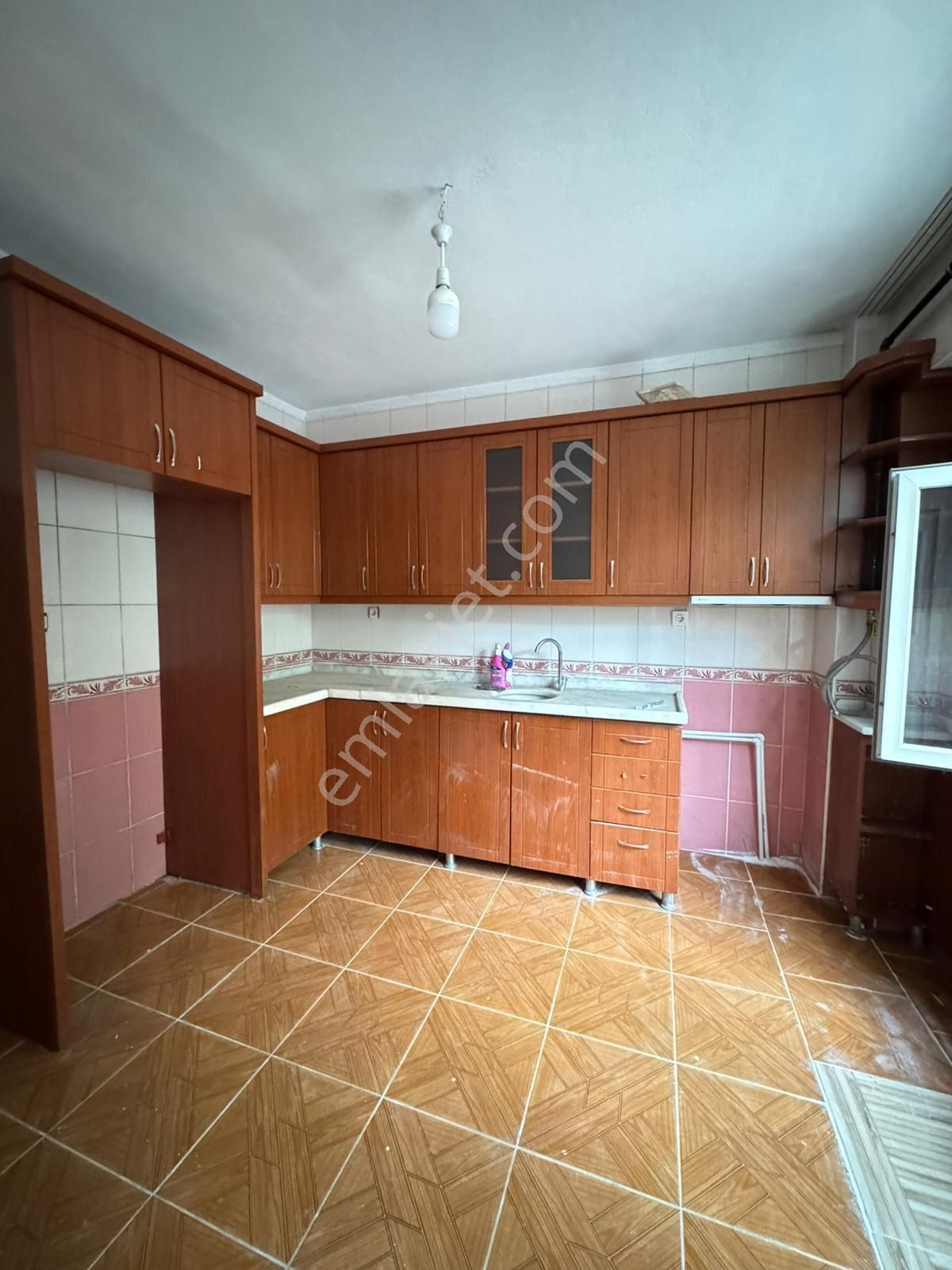 Cezaevi Üst Köşede 3+1 Giriş Kat Daire