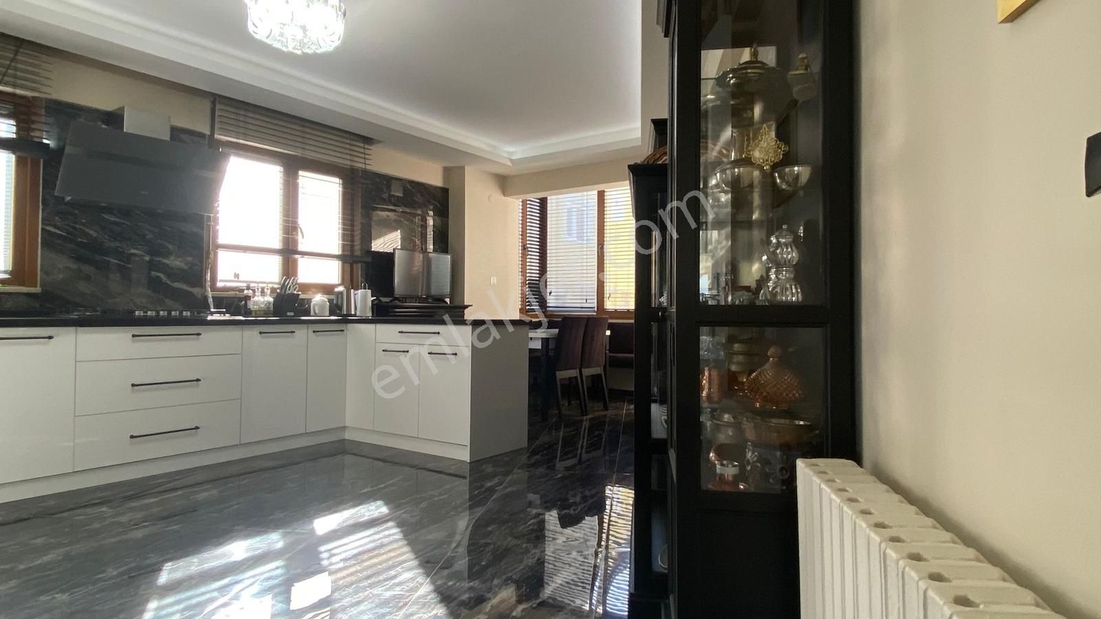 Üsküdar K. Çamlıca Kapanmaz Manzaralı Satılık Dubleks Villa - Görsel 15