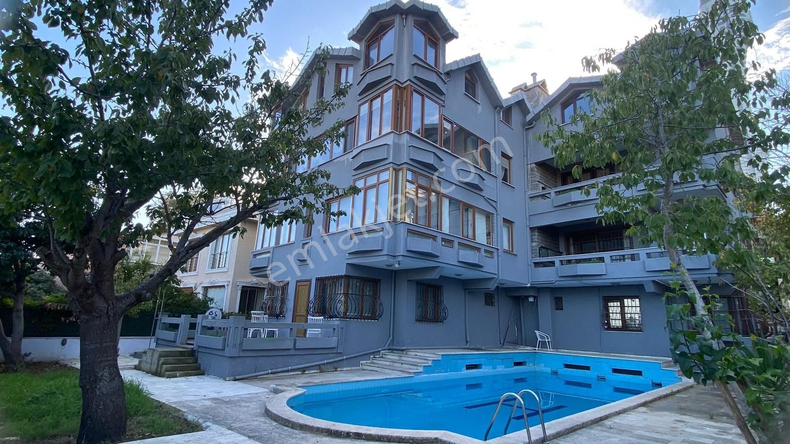 Üsküdar K. Çamlıca Kapanmaz Manzaralı Satılık Dubleks Villa