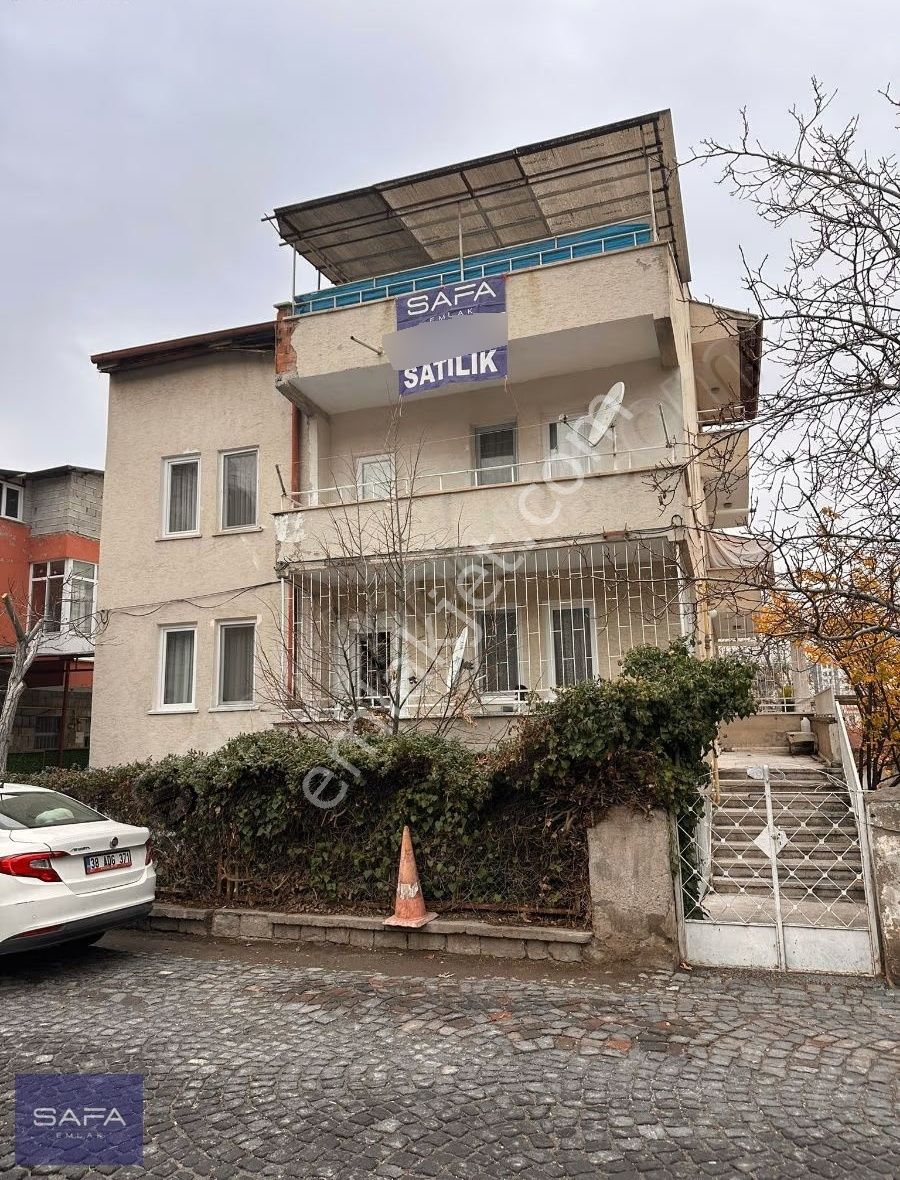 Safa Emlaktan Talas Han Mahallesinde 2.5+1 Satılık Daire